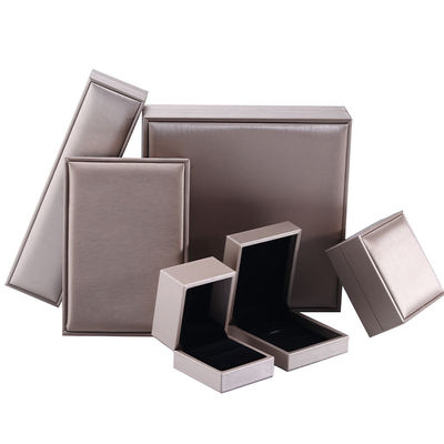 Hộp đồ trang sức bằng da giả hình vuông hạt, hộp bao bì đồ trang sức đục đẹp OEM
