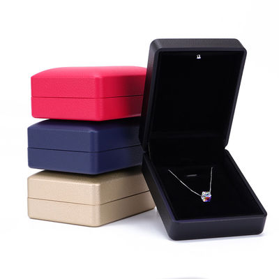 Hộp nhẫn tùy chỉnh Hanhong với ánh sáng 6,5*6,5*4,5cm Kích thước da đen và vật liệu nhung