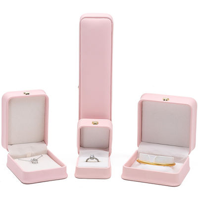 Hộp trang sức da hồng 10*10*5cm cho vòng đeo tay vương miện Đeo dây chuyền và nhẫn Logo tùy chỉnh