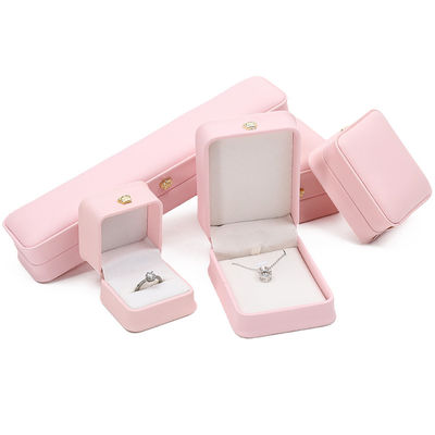 Hộp trang sức da hồng 10*10*5cm cho vòng đeo tay vương miện Đeo dây chuyền và nhẫn Logo tùy chỉnh