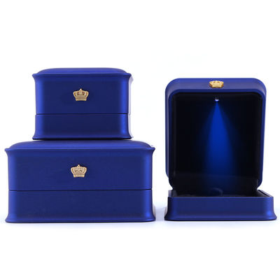 Hộp đóng gói đồ trang sức vương miện sang trọng tùy chỉnh với đèn LED và thiết kế mới nhất thủ công