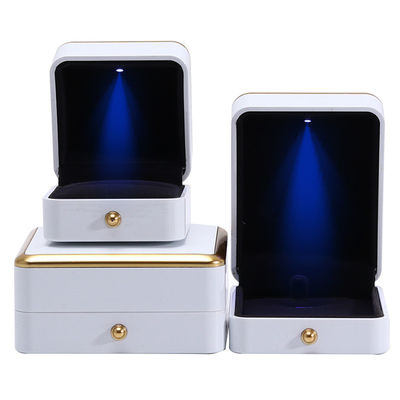 Mua Hộp đồ trang sức tùy chỉnh Bao bì Vỏ đồ trang sức bằng nhựa vàng với đèn LED online manufacture