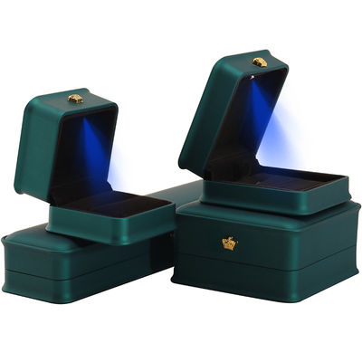 Hộp trang sức ánh sáng LED cho đồ trang sức vương miện sang trọng tùy chỉnh Bao bì vật liệu nhung nhựa
