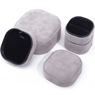 Chiếc hộp đồ trang sức cao cấp với nắp và nền chất lượng cao hộp đồ trang sức nhung màu xám với logo