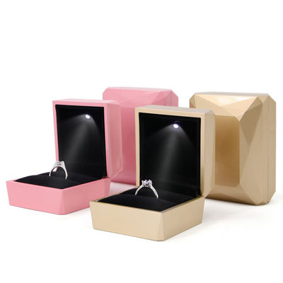 Hộp đóng gói đồ trang sức bằng nhựa với đèn LED Hộp nhẫn sang trọng Hanhong