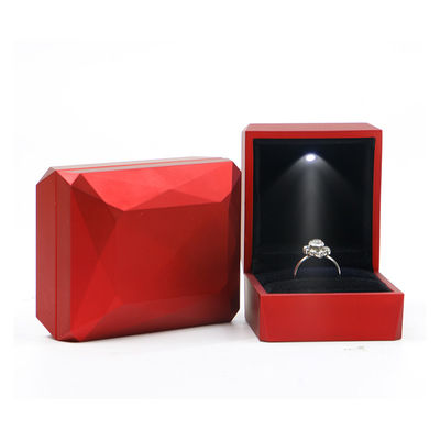 Hộp đóng gói đồ trang sức bằng nhựa với đèn LED Hộp nhẫn sang trọng Hanhong