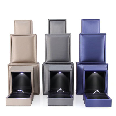Bao bì đồ trang sức cho Hanhong logo tùy chỉnh hộp LED bằng bạc da giả sang trọng Liên hệ với chúng tôi