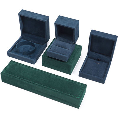 Hộp đồ trang sức nhung đen tùy chỉnh cho vòng cổ cao cấp vòng đeo tay nhẫn 9 * 9 * 4cm