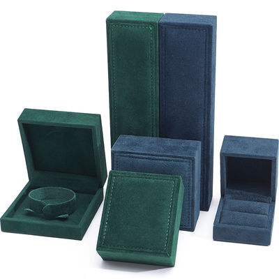 Hộp đồ trang sức nhung đen tùy chỉnh cho vòng cổ cao cấp vòng đeo tay nhẫn 9 * 9 * 4cm