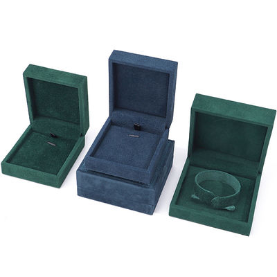 Hộp đồ trang sức nhung đen tùy chỉnh cho vòng cổ cao cấp vòng đeo tay nhẫn 9 * 9 * 4cm