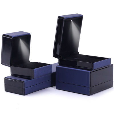 Mua Logo của khách hàng đèn LED ánh sáng hộp trang sức cho vòng cổ và vòng trong da xanh online manufacture