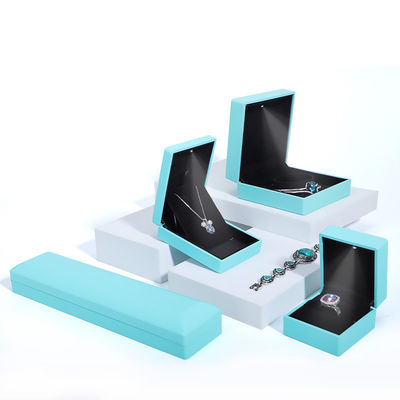 Mua Bốn giác tùy chỉnh kích thước màu xanh lá cây LED nhẫn hộp trang sức cho vòng tai vòng cổ vòng tay online manufacture