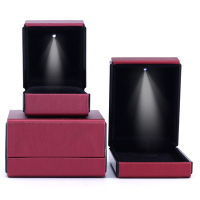 Hanhong Logo tùy chỉnh đèn LED ánh sáng hộp trang sức cho vòng tay vòng cổ và nhẫn bằng da