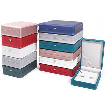 Chiếc hộp chữ cái hình chữ nhật thủ công Hanhong Custom Logo Box Crown Design Chiếc hộp da PU sang trọng Chiếc vòng cổ Chiếc hộp trang sức