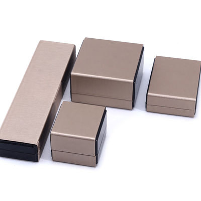 9*9*5cm hình chữ nhật Hanhong Custom Gold Necklace Bracelet and Ring LED Jewelry Packaging Box