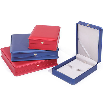 Chiếc hộp chữ cái hình chữ nhật thủ công Hanhong Custom Logo Box Crown Design Chiếc hộp da PU sang trọng Chiếc vòng cổ Chiếc hộp trang sức