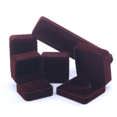 Tùy chỉnh kích thước màu nâu Velvet Box đồ trang sức cho vòng cổ Stud Băng tai Gỗ đeo tay
