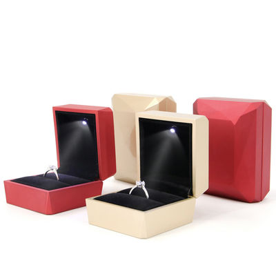Hộp lưu trữ đồ trang sức bằng nhựa nhung nhung với đèn LED và lớp lót nhung