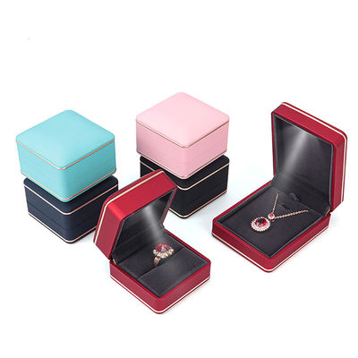 Hộp đồ trang sức nhung nhựa vật liệu với ánh sáng và logo tùy chỉnh in màn hình lụa