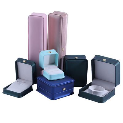 Hình vuông thiết kế vương miện thủ công Chiếc hộp đồ trang sức da PU sang trọng cho nhẫn và vòng cổ