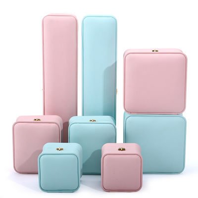 Hình vuông thiết kế vương miện thủ công Chiếc hộp đồ trang sức da PU sang trọng cho nhẫn và vòng cổ