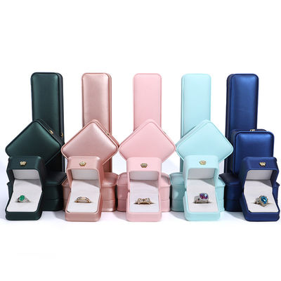 Hình vuông thiết kế vương miện thủ công Chiếc hộp đồ trang sức da PU sang trọng cho nhẫn và vòng cổ