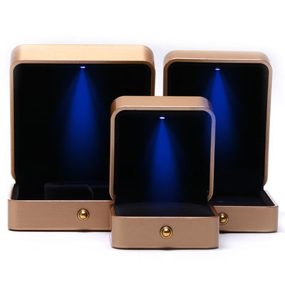 Mua Hành động sang trọng LED hộp trang sức cho tùy chỉnh nhựa phun sơn hình vuông vòng cổ online manufacture