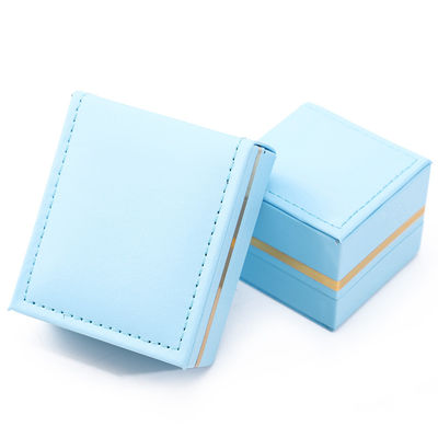 Bao bì đồ trang sức Vòng đeo tay đèn LED với bông tai màu xám và nhẫn được đặt trong hộp tùy chỉnh