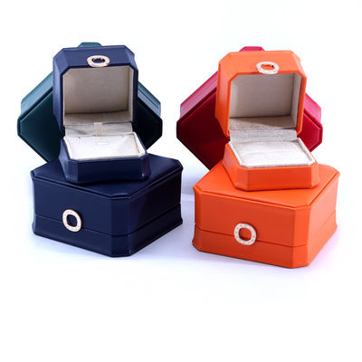 11*11*5.5cm thiết kế vòng màu tùy chỉnh hộp đồ trang sức da PU cho vòng đeo cổ