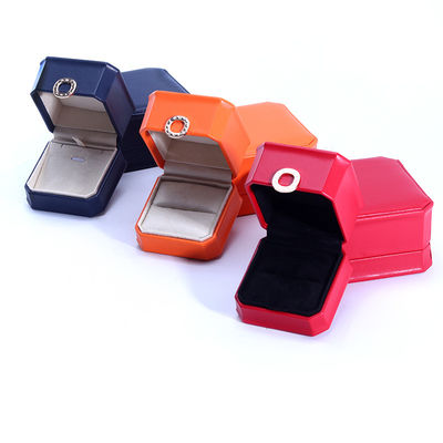 11*11*5.5cm thiết kế vòng màu tùy chỉnh hộp đồ trang sức da PU cho vòng đeo cổ