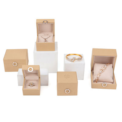 Bao bì đồ trang sức Hanhong Four-Leaf Clover Luxury PU Da Ring Box với Logo tùy chỉnh