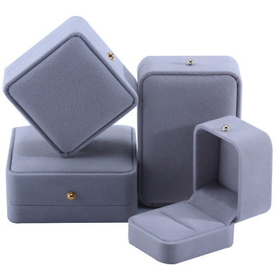 Hot Stamping Logo Velvet Jewelry Box for Necklace Chiếc đeo tay và nhẫn 9*9*3.5cm