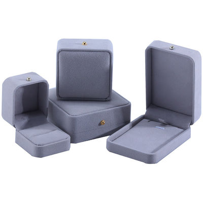 Hot Stamping Logo Velvet Jewelry Box for Necklace Chiếc đeo tay và nhẫn 9*9*3.5cm