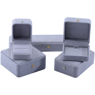 Hot Stamping Logo Velvet Jewelry Box for Necklace Chiếc đeo tay và nhẫn 9*9*3.5cm