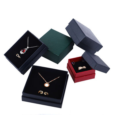 Sản xuất bán buôn Hộp đồ trang sức sang trọng Cá nhân hóa Chiếc vòng cổ cao cấp Chiếc đeo tai Nhẫn Chiếc nhẫn trang sức đóng gói Khóa giấy ván và cơ sở Hộp đồ trang sức với logo