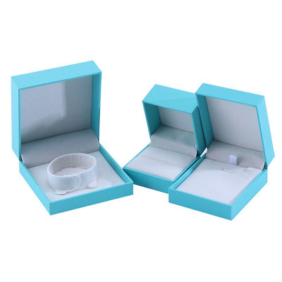 Sản xuất bán buôn Hòn đồ trang sức Ống đồ trang sức tùy chỉnh cao cấp vòng cổ vòng đeo tai Nhẫn trang sức thiết lập Bao bì giấy ván giấy màu xanh trời lật hộp trang sức với logo