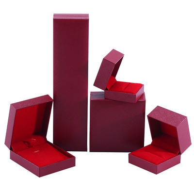 Sản xuất bán buôn Luxury hình vuông Quần áo trang sức Box cá nhân hóa High end cổ xích Vòng đeo tai Nhẫn Nhẫn Quần áo trang sức Set bao bì giấy ván lật màu đỏ Quần áo trang sức Box với logo