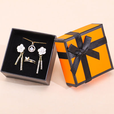 Sản xuất bán buôn hign cuối đồ trang sức hộp đóng gói logo tùy chỉnh sang trọng vòng cổ vòng đeo tai nhẫn trang sức Set đóng gói giấy giấy giấy trang sức hộp với bướm