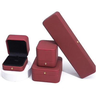 Wind Red Sleek PU Da đồ trang sức lưu trữ hộp đóng gói với trang trí nút vàng