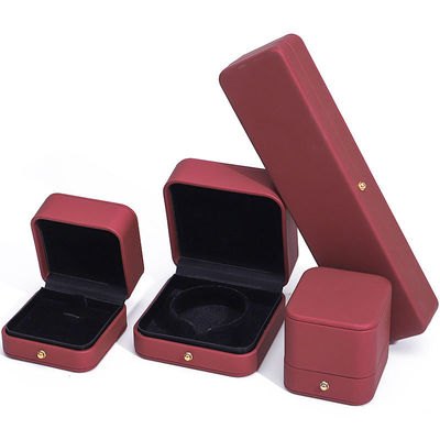 Wind Red Sleek PU Da đồ trang sức lưu trữ hộp đóng gói với trang trí nút vàng