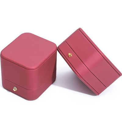 Wind Red Sleek PU Da đồ trang sức lưu trữ hộp đóng gói với trang trí nút vàng