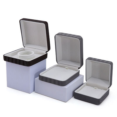 Hộp đóng gói đồ trang sức da giả cao cấp Ray Grain với trang trí thanh vàng