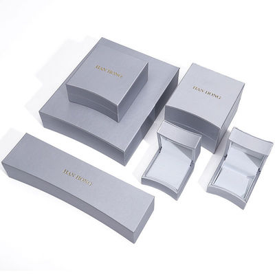 Bàn đồ trang sức bằng da PU hình cung bằng bạc Lưu trữ sang trọng