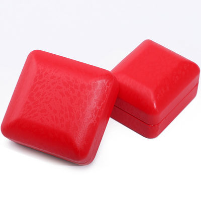 Chiếc hộp đồ trang sức sang trọng bằng da PU với lớp phủ nhung hạt tuyết