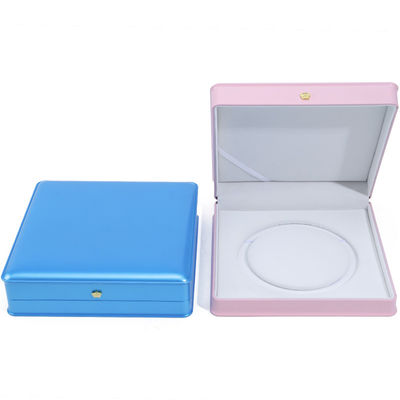 Nhấp nhẹ Macaron màu nhựa hạt ngọc trai vòng cổ hộp lưu trữ đồ trang sức bao bì