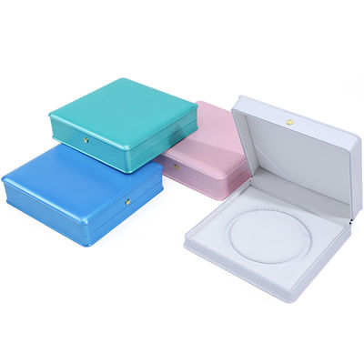 Nhấp nhẹ Macaron màu nhựa hạt ngọc trai vòng cổ hộp lưu trữ đồ trang sức bao bì