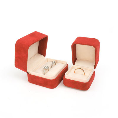 Hàng hóa bán buôn đồ trang sức Bao bì Chiếc nhẫn hộp đồ trang sức tùy chỉnh Bao bì đồ trang sức sang trọng Đám cưới đính hôn Chiếc nhẫn nhung đỏ với logo