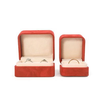Hàng hóa bán buôn đồ trang sức Bao bì Chiếc nhẫn hộp đồ trang sức tùy chỉnh Bao bì đồ trang sức sang trọng Đám cưới đính hôn Chiếc nhẫn nhung đỏ với logo