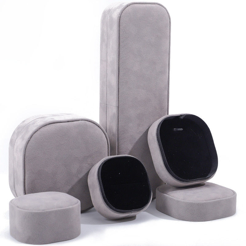 Chiếc hộp đồ trang sức cao cấp với nắp và nền chất lượng cao hộp đồ trang sức nhung màu xám với logo