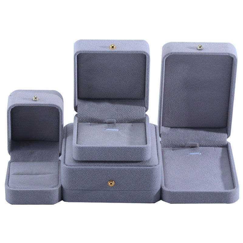 Hot Stamping Logo Velvet Jewelry Box for Necklace Chiếc đeo tay và nhẫn 9*9*3.5cm